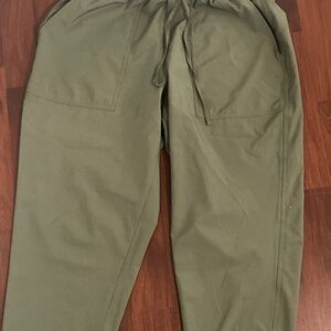 Old Navy  Medium Size Green Active Wear Jogger Pants